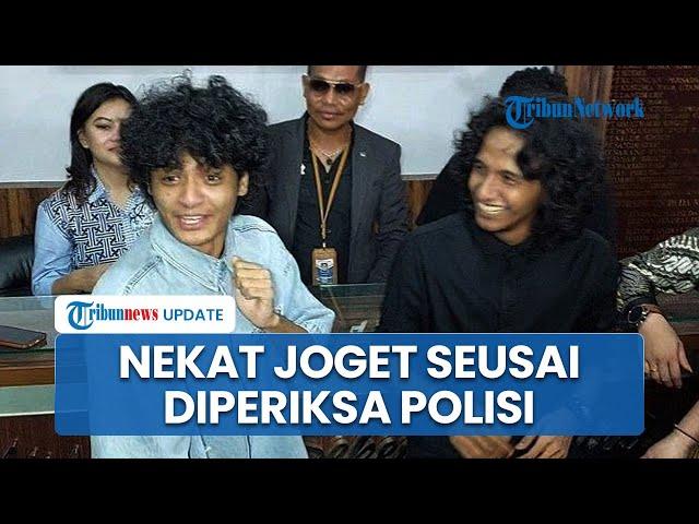 Aksi Vadel Badjideh dan Kakaknya Berjoget di Hadapan Wartawan Seusai Diperiksa Polisi