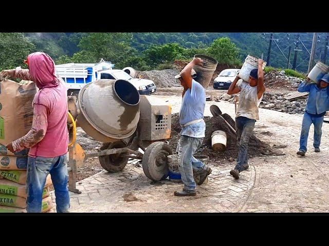 ASÍ NOS GANAMOS LA VIDA | TRABAJANDO EN LA PAVIMENTACIÓN DE CAMINOS