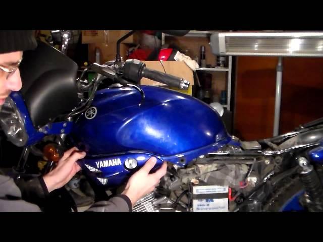 Как снять накладки бака на YAMAHA YBR 125