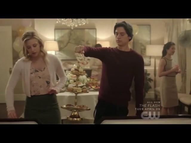 Бетти и Джагхед/ Багхед/ Ривердейл/Riverdale/поцелуй