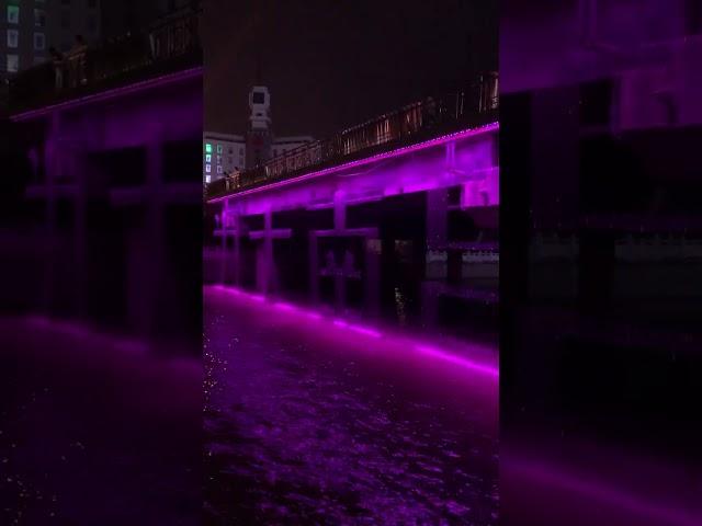 Water curtain for outdoor bridge effect