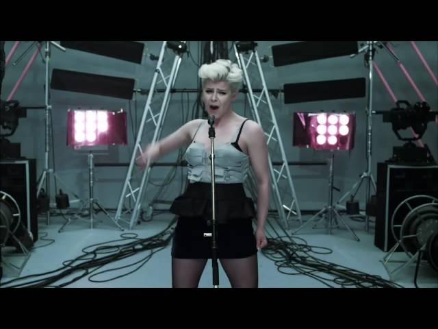 Robyn - Dancing On My Own