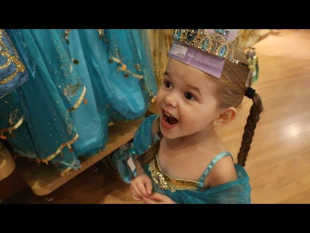 THE ONLY PRINCESS DRESS SHE DOESN'T HAVE.. (TRIP TO THE DISNEY STORE!)