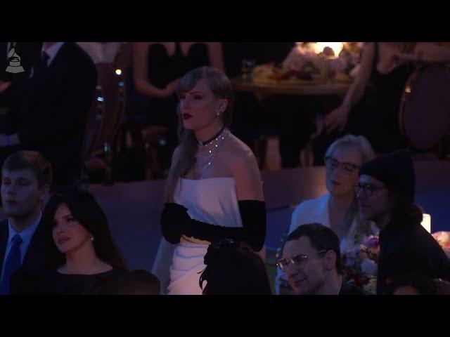 TAYLOR SWIFT Reacts to LUKE COMBS and TRACY CHAPMAN 'Fast Car' Performance |  2024 GRAMMYs