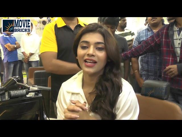 Actress Yamini Bhaskar Inaugurates BeYou Salon At Narsaraopet | Yamini Bhaskar  | Movie Bricks