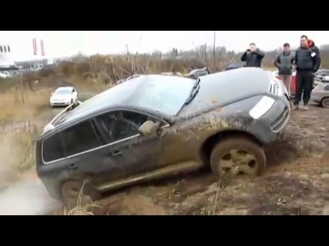 Off road 4x4 Extreme VW Touareg vs Toyota land cruiser Mudding