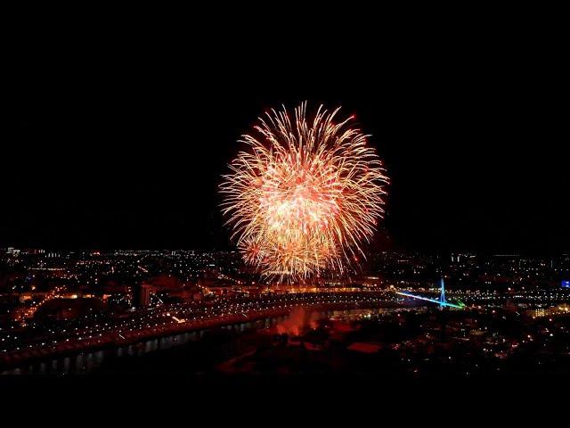 Праздничный салют в день города Тюмень