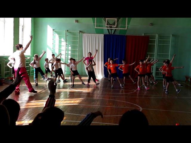 Зарядка для детей. Хулахуп