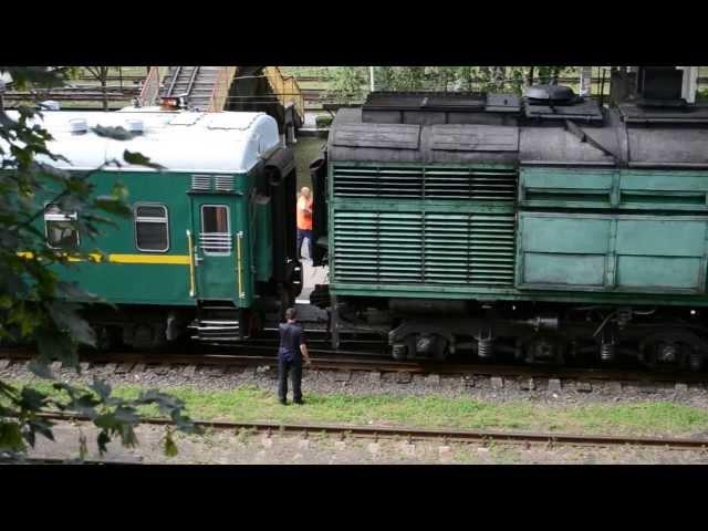 Половинка "Луганки" заходит под состав.