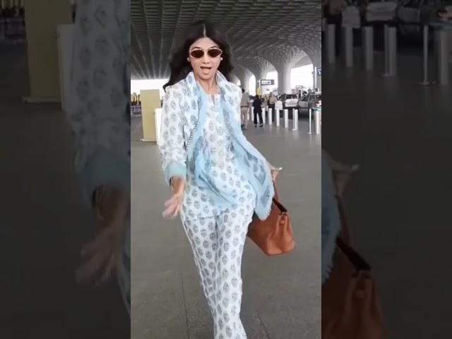 #Bollywood actress #ShilpaShetty ka airport per dance new #song video love #status Bollywood status