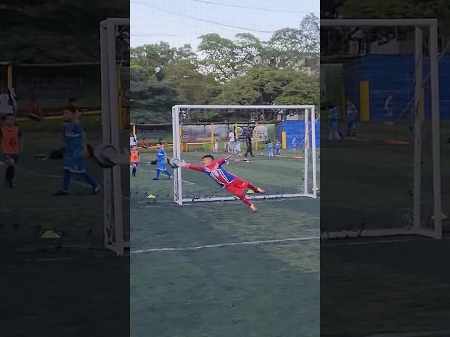 Atajadón de Thiago #edit #viralvideo #porteros #goalkeeper #football #atajadondethiago #atajadas