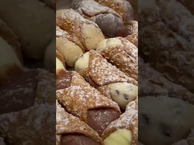 BEST CANNOLIS IN TORONTO #cannoli #dessert #toronto #dessert #foodie #torontofood #torontodessert