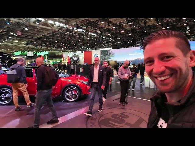 Mondial de L'auto Paris Episode 7 - Le Stand Alfa Romeo - Une Supercar et le Junior !