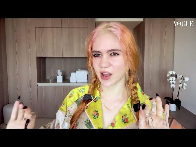 Беременная Граймс Grimes показывает, как сделать арт макияж