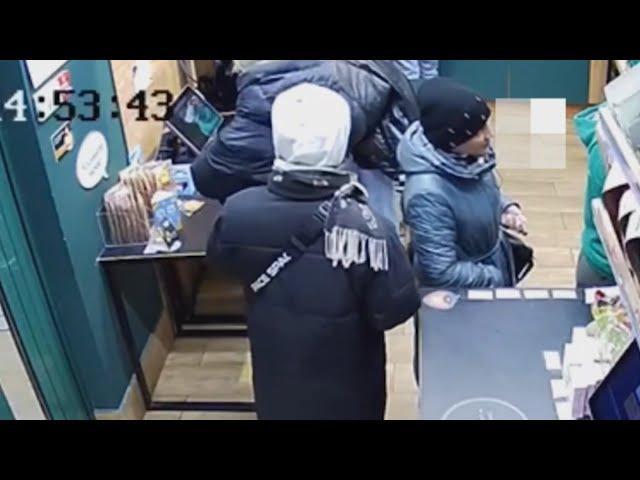 Воровка крадёт "айфон". Real video