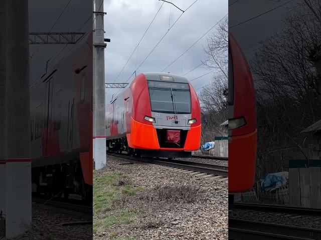 Электропоезд ЭС1 отправляется со станции Ессентуки #ржд #поезд #train #электропоезд #эс1 #ласточка