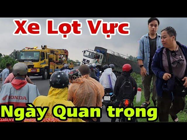 Xe lọt vực Ngày quan trọng trao cầu gia đình chị Phượng.