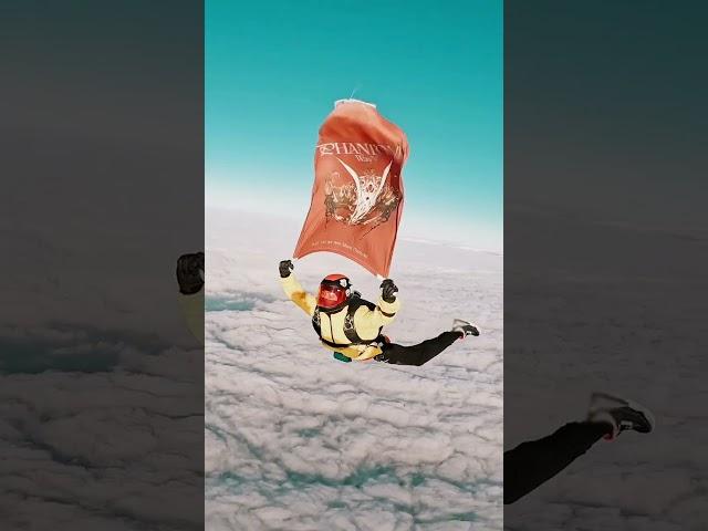 Check skydiving off my bucket list with a Phantom poster 🪂️