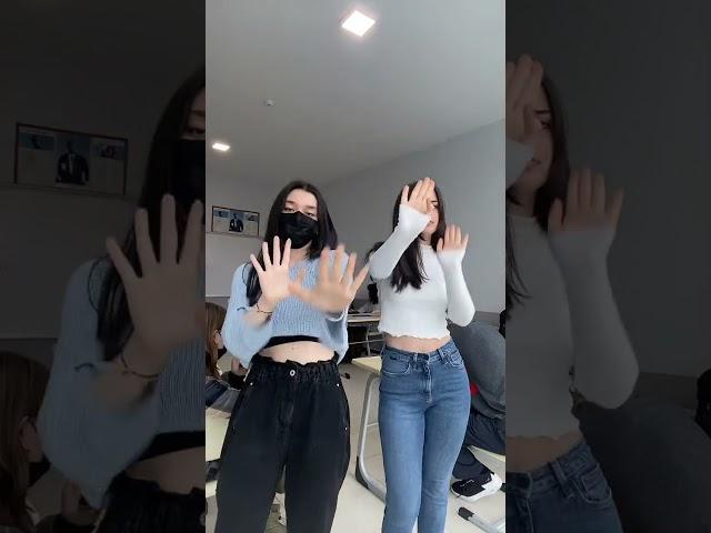 Tiktok yabancı Liseli kızlardan dans akımı videoları #shorts #tiktok