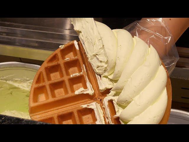 cream cheese whipping cream waffle / 크림치즈 생크림 와플 / korean street food