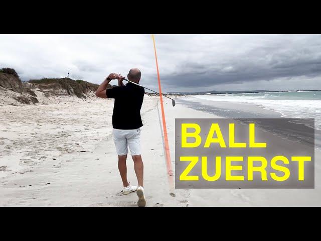 So schlägst du mit dem Rescue den Ball zuerst – und dann den Boden!