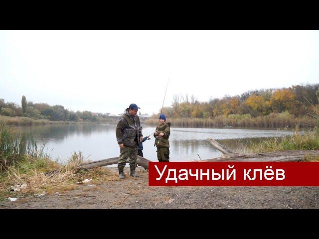 На берегу старого русла реки Кубань в Кропоткине состоялись соревнования по ловле хищной рыбы.