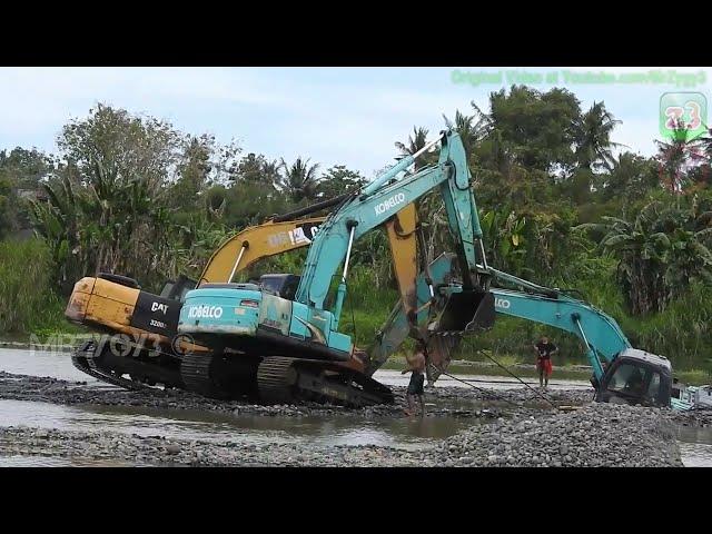 FULL Excavator Stuck ! Will This Excavator Out From The River?