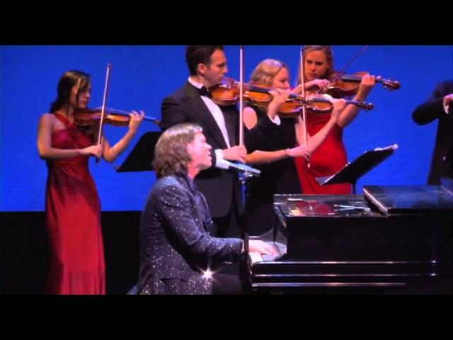 Rufus Wainwright "Going to a Town" with David Aaron Carpenter and Salomé