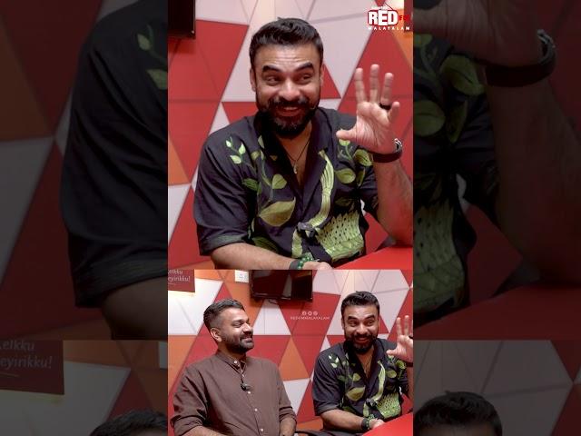 മരണമാസ്സിലെ മരണമാസ്സ്‌ scene.#Narivetta #MaranaMass #tovinothomas #BasilJoseph#redfm #redfmmalayalam