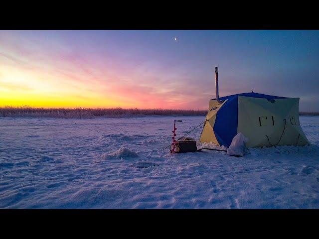 ТАКОЙ РЫБАЛКИ У МЕНЯ ЕЩЁ НЕ БЫЛО! ДВЕ НОЧИ В ПАЛАТКЕ НА ЛЬДУ ОЗЕРА ЧАНЫ. Зимняя рыбалка 2025