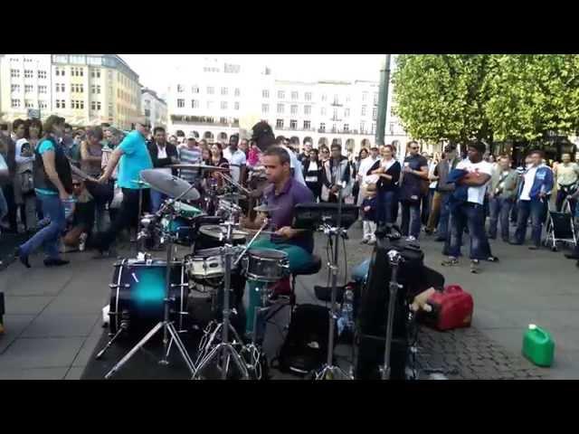 Amazing MUST SEE - Hamburg Street Drummer (Oded Kafri)