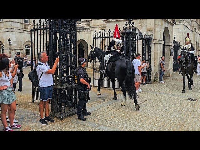 AGGRESSIVE IDIOT YOUTUBER CONFRONTS AND THREATENS ME IN THE YARD - CAPTURED at Horse Guards!