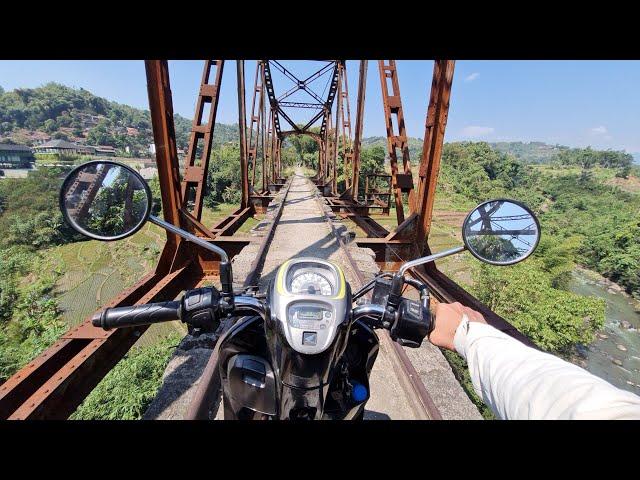 UJI NYALI MENYEBRANGI JEMBATAN KERETA DENGAN MOTOR !