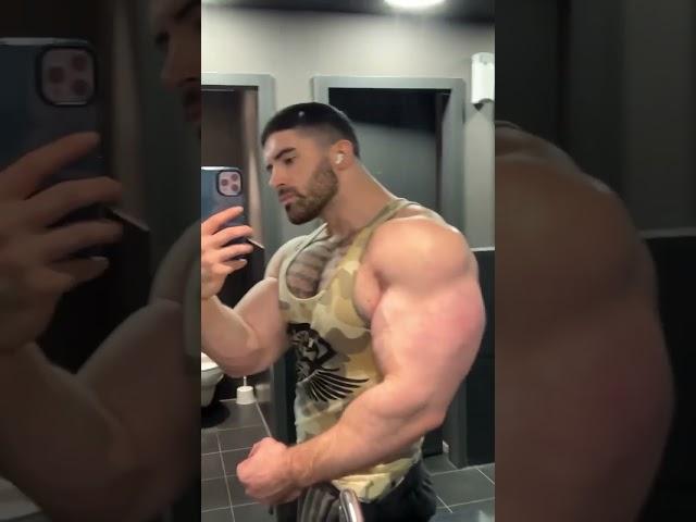 Godly muscle bull giant Dima Ramanov flexing in mirror @dimaramonovofficial