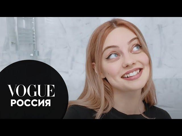 Катя Кищук показывает, как нарисовать ровные стрелки | Vogue Россия