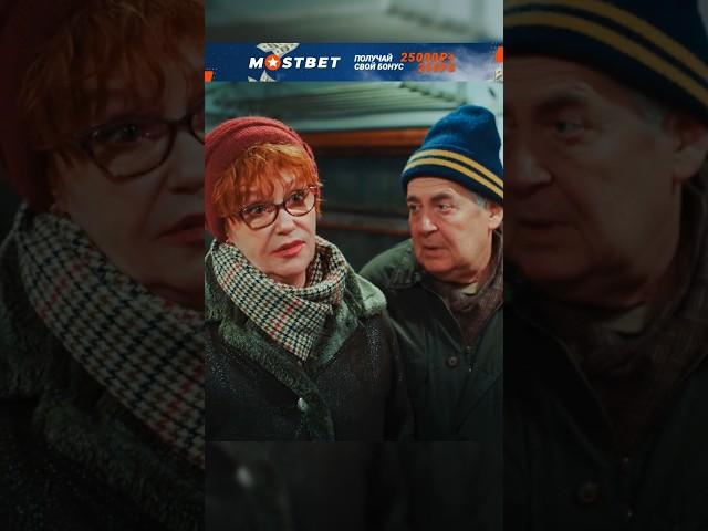 Бабка отправила в больницу двух гопников  #фильм #сериал #моменты #shorts