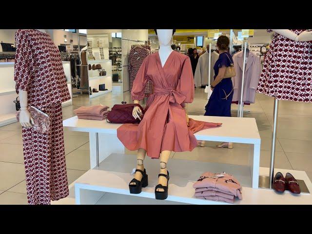 АУТЛЕТ MAXMARA НА ЮГЕ ИТАЛИИ. ПЛАТЬЯ, ФУТБОЛКИ, УКРАШЕНИЯ