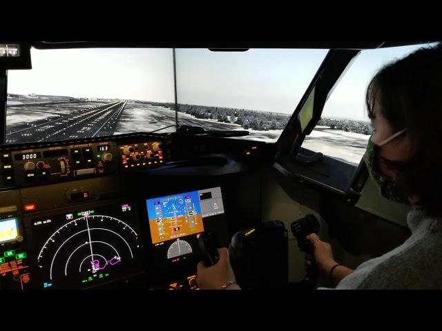 Flying the 737-MAX Simulator (Her first time flying any type of plane)