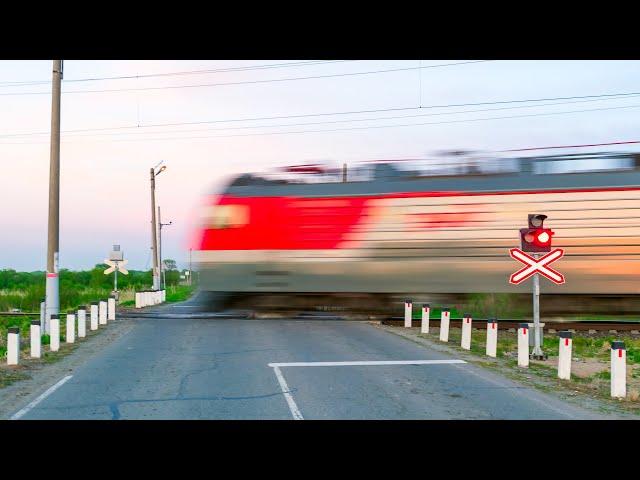 RailWay. The new light signal at the Russian railway crossing / Новый светофор на жд переезде РЖД