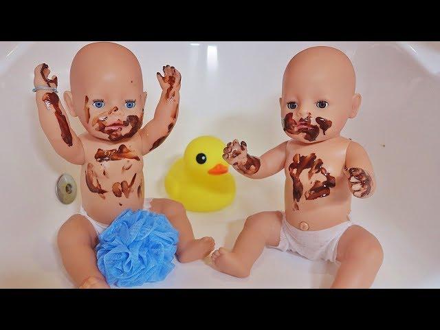 Pretend play with baby born Nastya and Roma, bath time