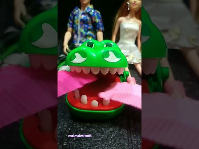 crocs big and small comb #shorts #viral #satisfying #asmr #crocs #barbie #toys #fashionaccessories