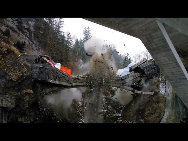 Sprengung der alten Brücke in der Lammschlucht im Kanton Luzern