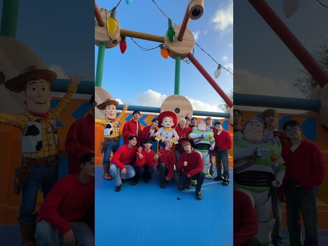 CARATs! Happy Holiday  #SEVENTEEN #세븐틴 #DisneyChristmasCelebration