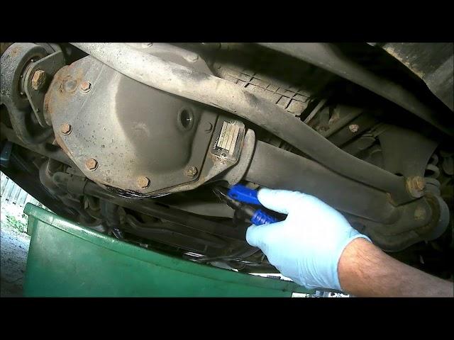 Mercedes G wagon W463   Changing front and rear differential fluids