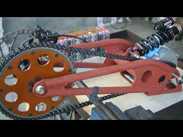 Swingarm and drivetrain for lightweight electric dirt bike