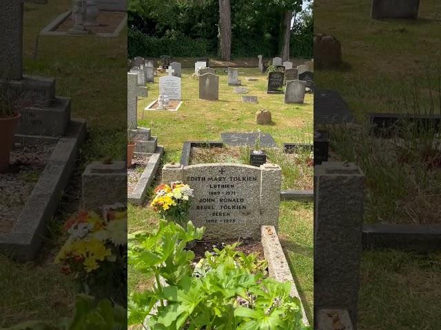 JRR Tolkien’s Resting Place - Oxfordshire UK #lordoftherings #history #oxford #uk