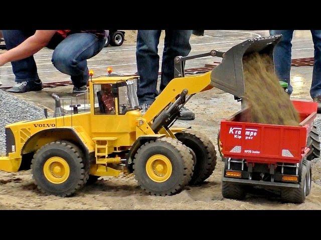 VOLVO L220E HYDRAULIC RC WHEEL LOADER 1:8 SCALE MODEL AT THE HARD WORK