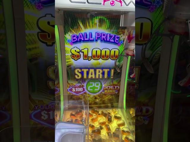 Vegas Matt Gets A Claw Game Lesson from the Best! #casino #games #win #slots