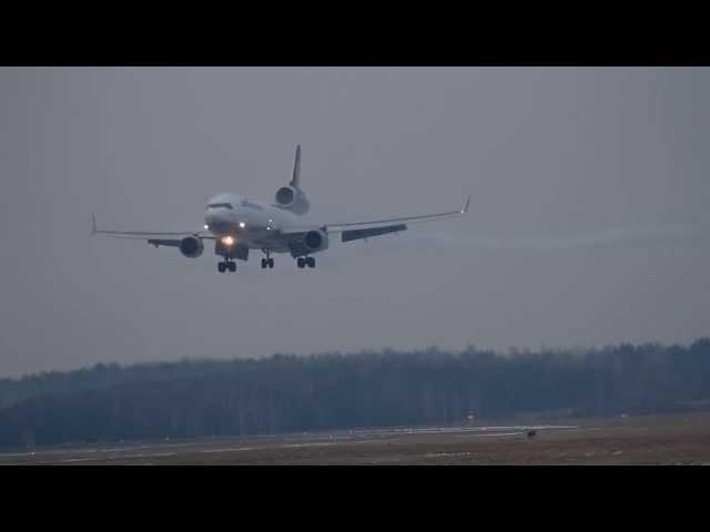 Посадка Lufthansa Cargo MD-11F D-ALCJ в Емельяново