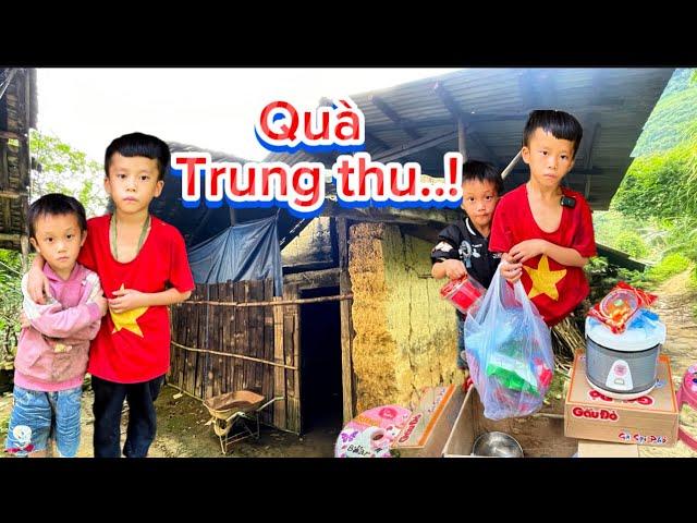 2 BÉ SÍNH BẤT NGỜ NHẬN QUÀ TRUNG THU CỰC KHỦNG...BÉ VÀ KHÔNG...?